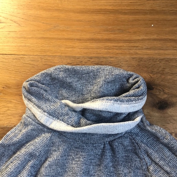 sweater - Picture 2 of 4